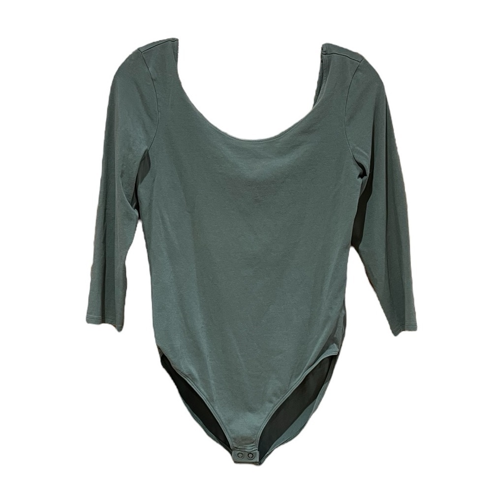 Express Women's 3/4 Sleeve Scoop Neck Bodysuit in Sage Green